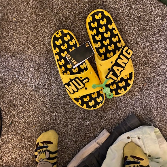 Crocs NWT WU-Tang mens size 11 USA sold out just got out da mailbox Blac&yellow - Picture 15 of 17